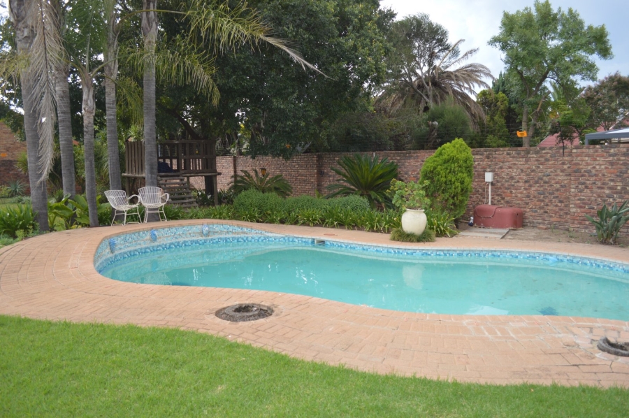 4 Bedroom Property for Sale in Flimieda North West